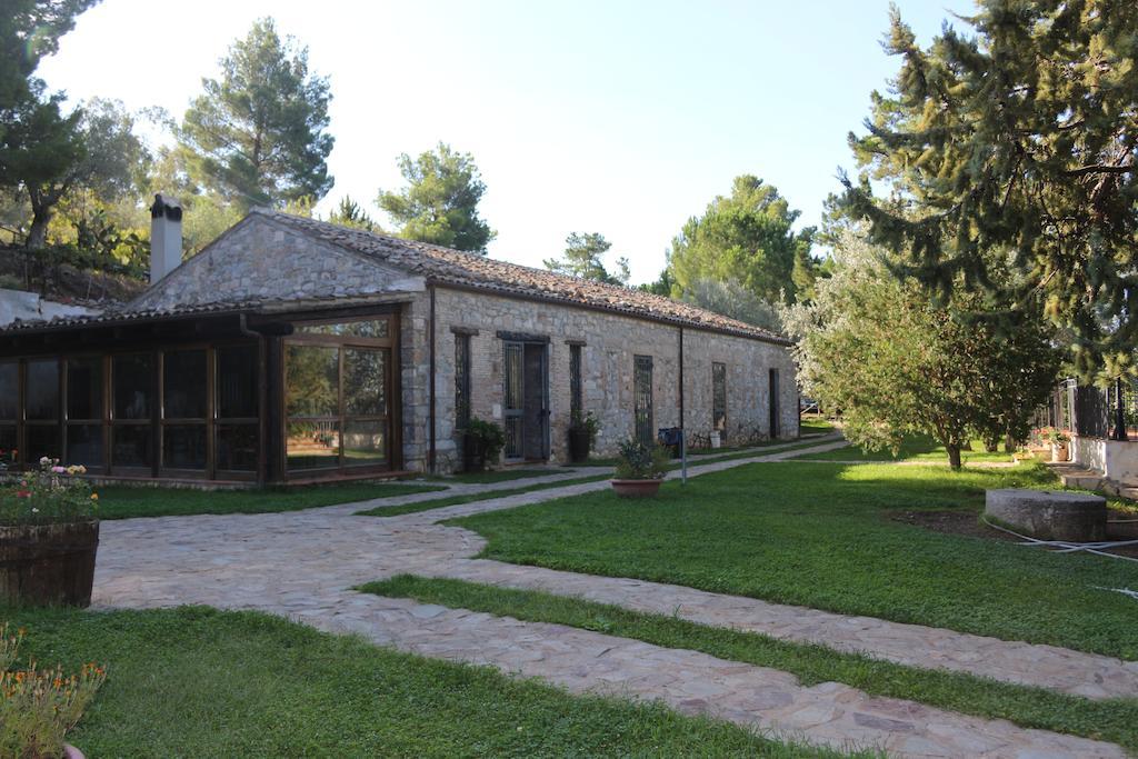 Gasthaus L'Antico Casale Polizzi Generosa Exterior foto